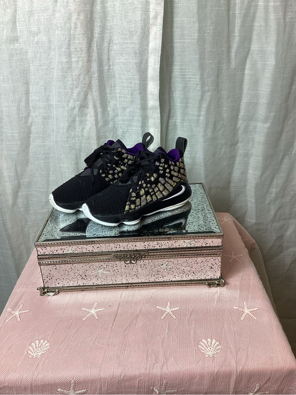 Nike LeBron 17 “Lakers” Basketball Kids Sneakers; Size: 11.5C
